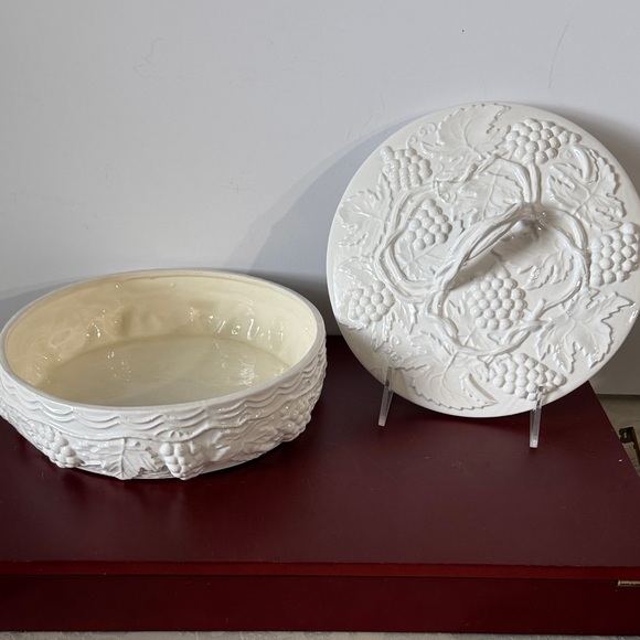 ARNELS 1970 Vintage Grape Ceramic Lidded Dish Bowl Container Grapes 3D - Picture 2 of 9